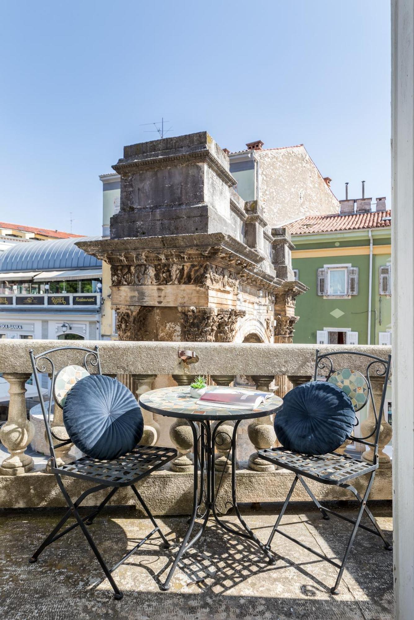 Boutique Suites Joyce Pula Exterior photo