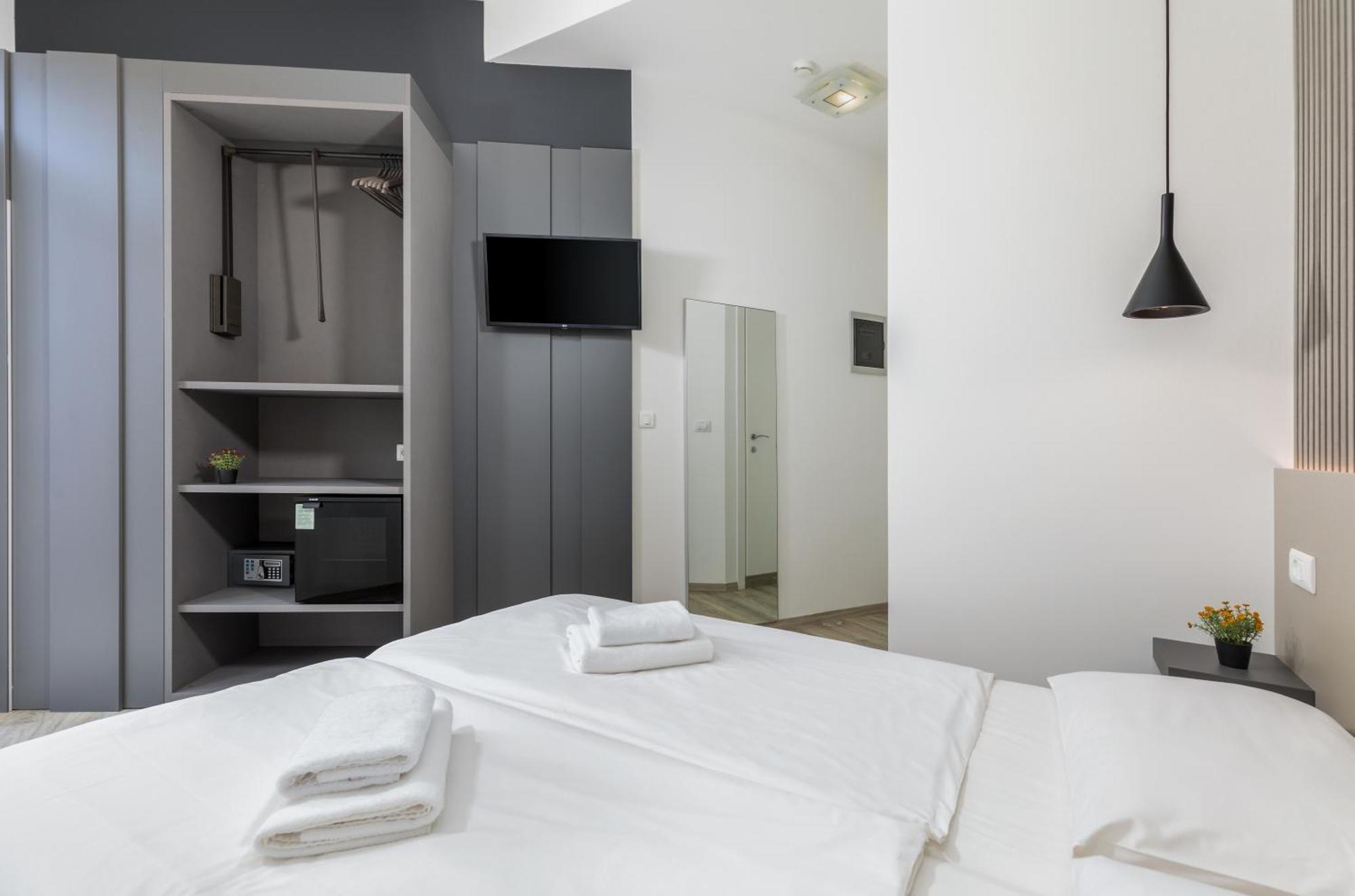 Boutique Suites Joyce Pula Exterior photo